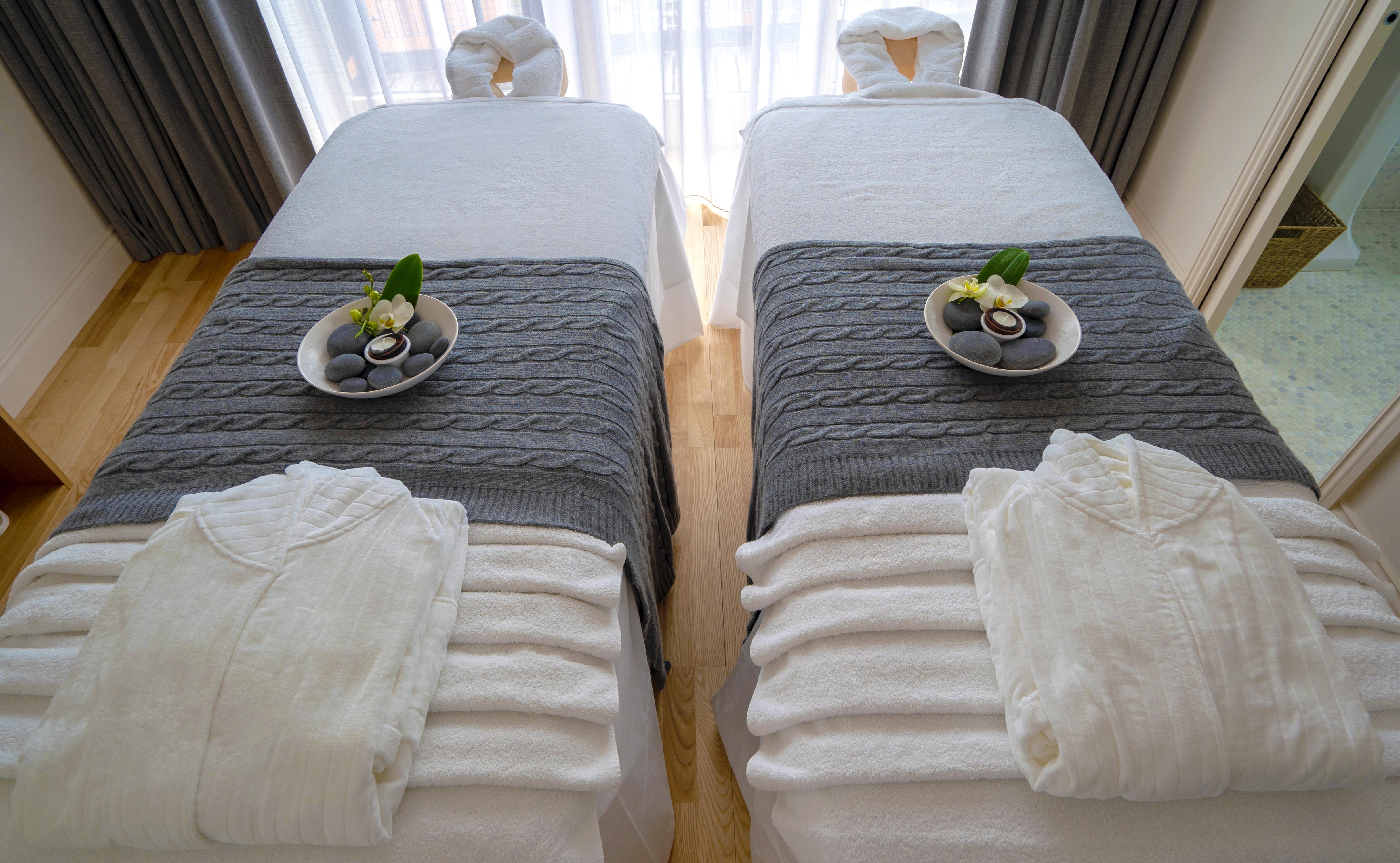 فندق ذا روزيت ريدينغ ريدينج المظهر الخارجي الصورة Massage beds at a spa