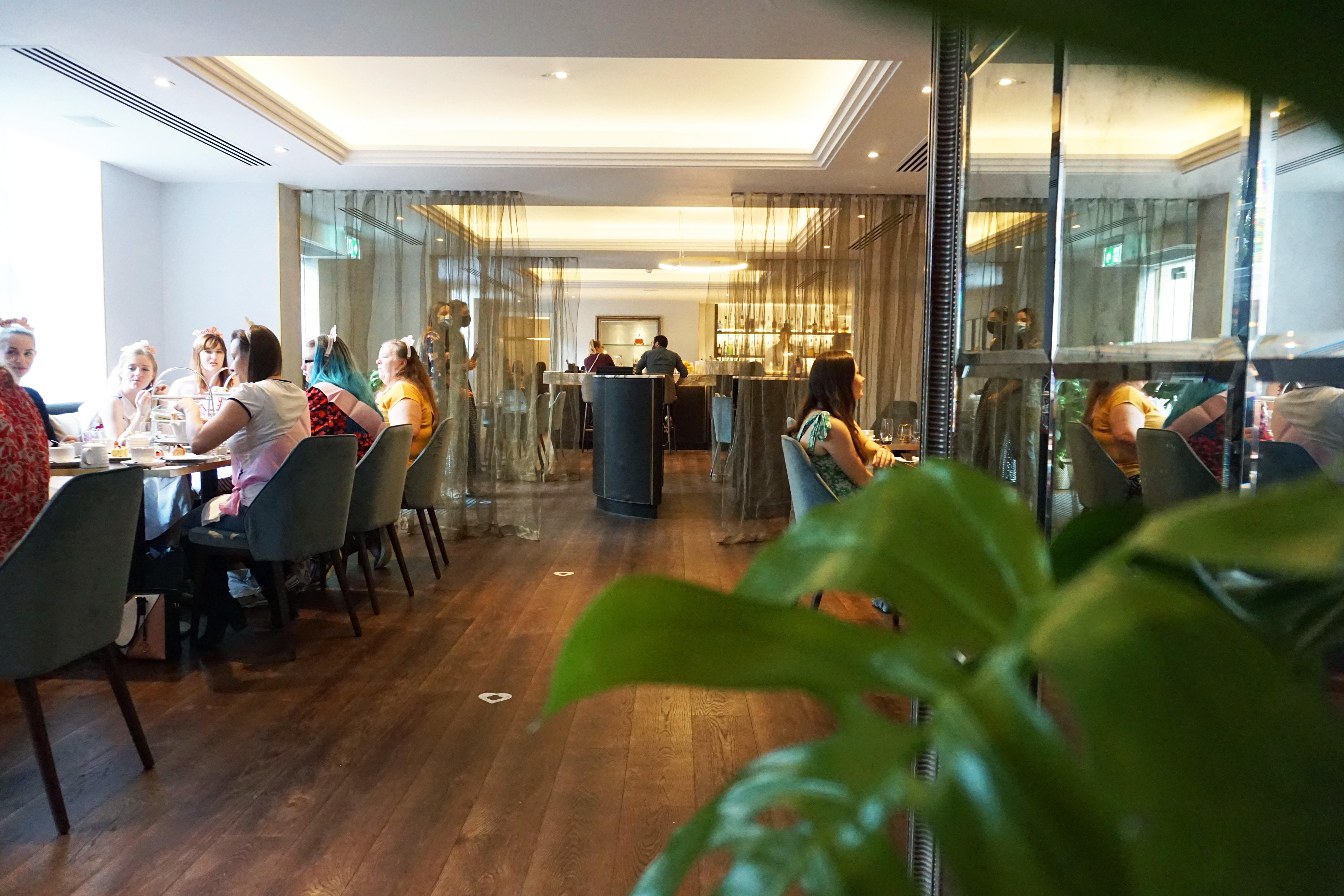 فندق ذا روزيت ريدينغ ريدينج المظهر الخارجي الصورة The interior of the lounge
