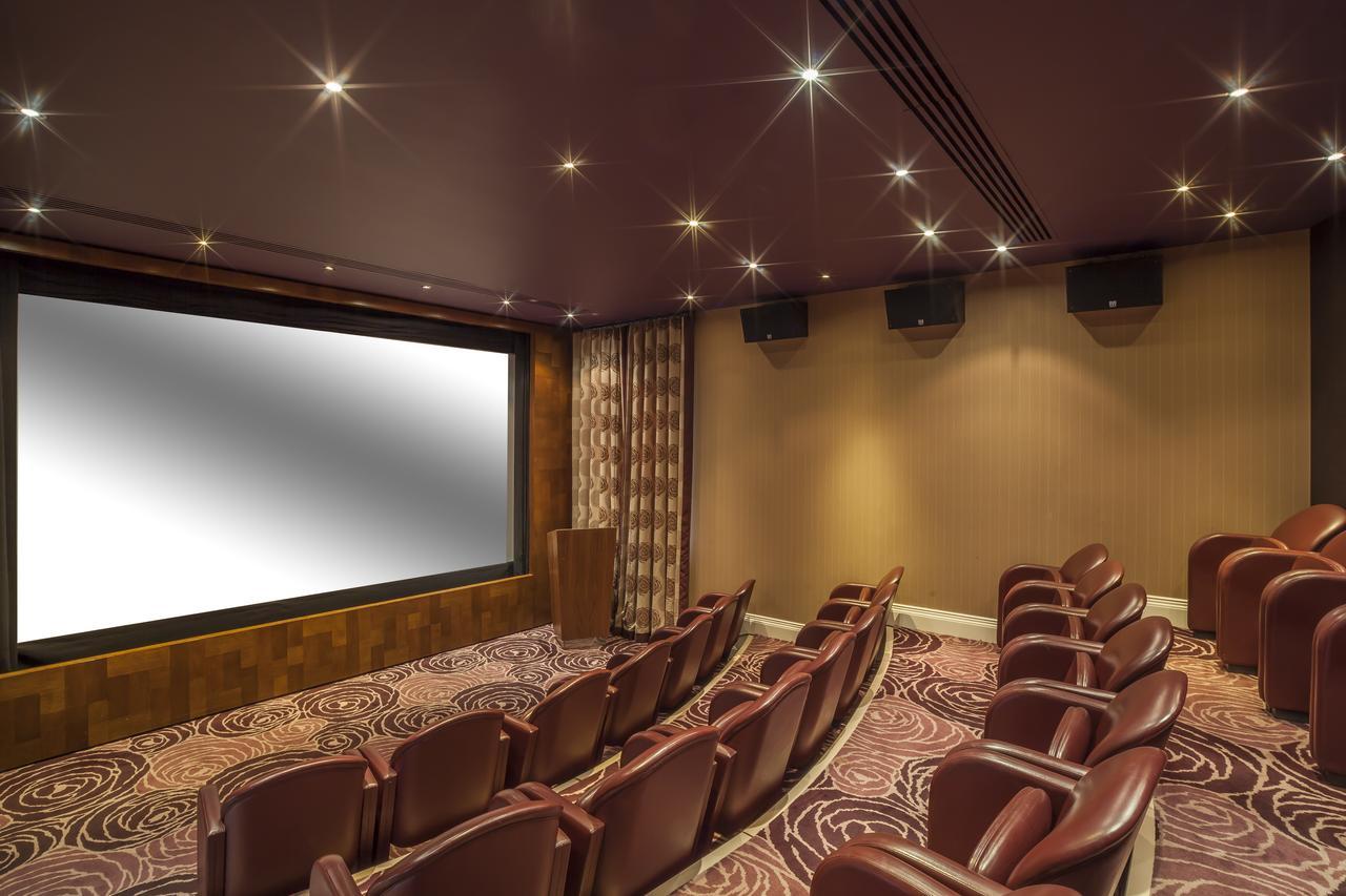 فندق ذا روزيت ريدينغ ريدينج المظهر الخارجي الصورة The cinema at The Dorchester
