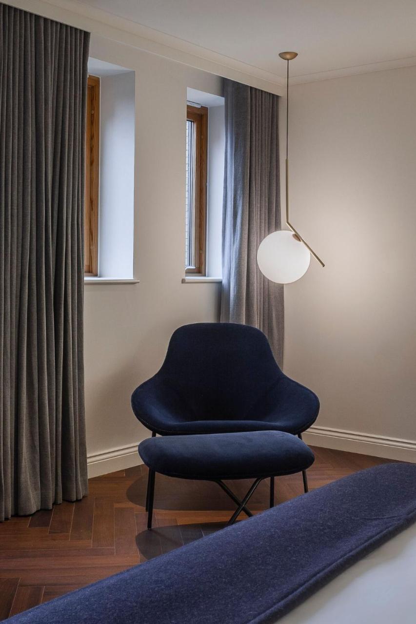 فندق ذا روزيت ريدينغ ريدينج المظهر الخارجي الصورة Flos ic pendant light