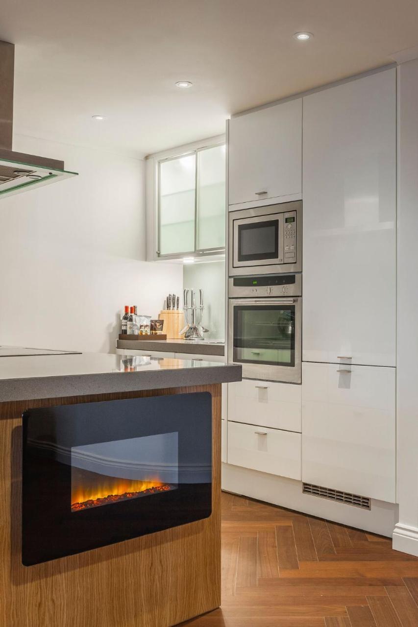 فندق ذا روزيت ريدينغ ريدينج المظهر الخارجي الصورة A modern kitchen