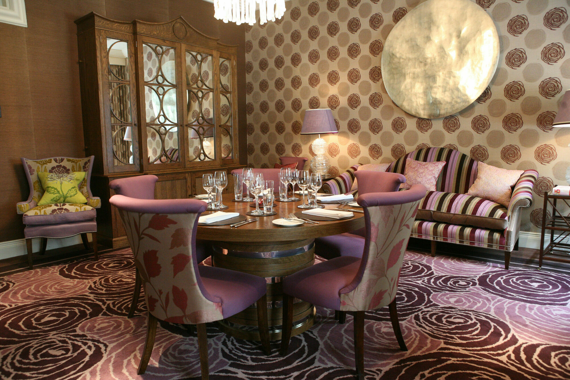 فندق ذا روزيت ريدينغ ريدينج المظهر الخارجي الصورة The interior of the restaurant