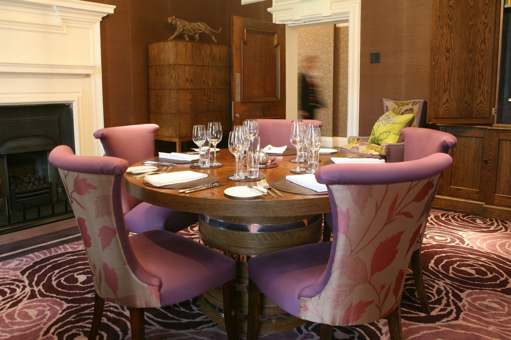 فندق ذا روزيت ريدينغ ريدينج المظهر الخارجي الصورة The dining room at the hotel